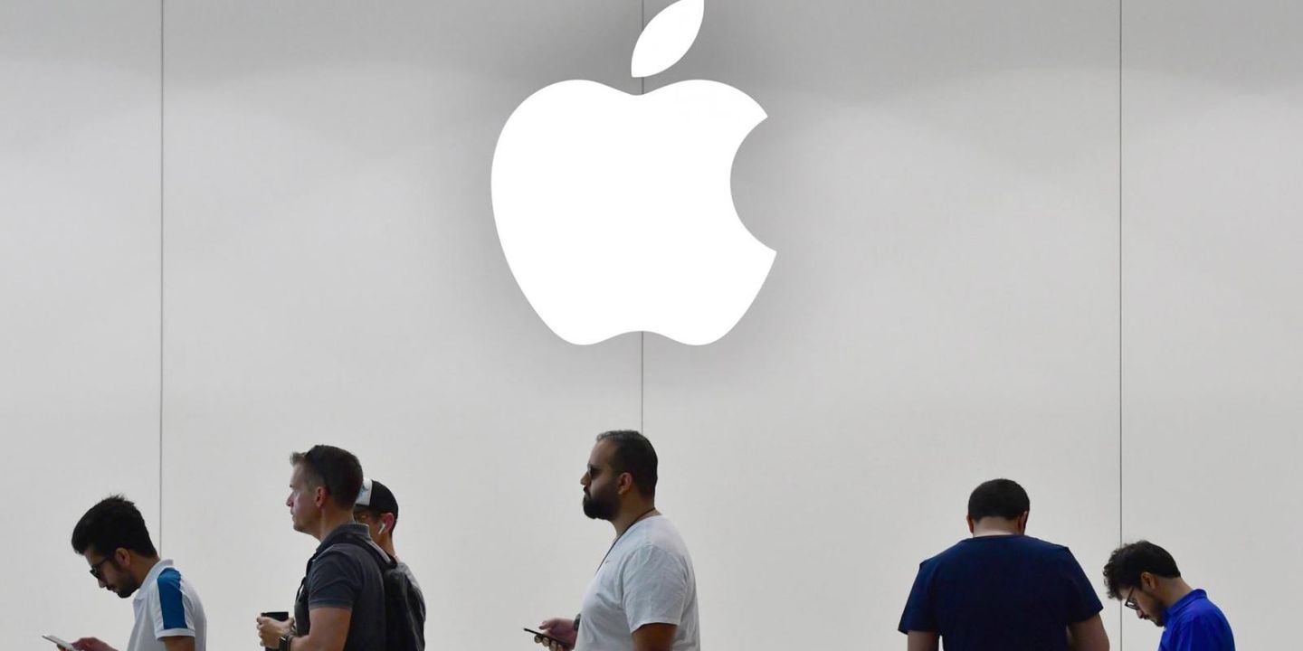 Why Apple Investors Are Deservedly Worried
