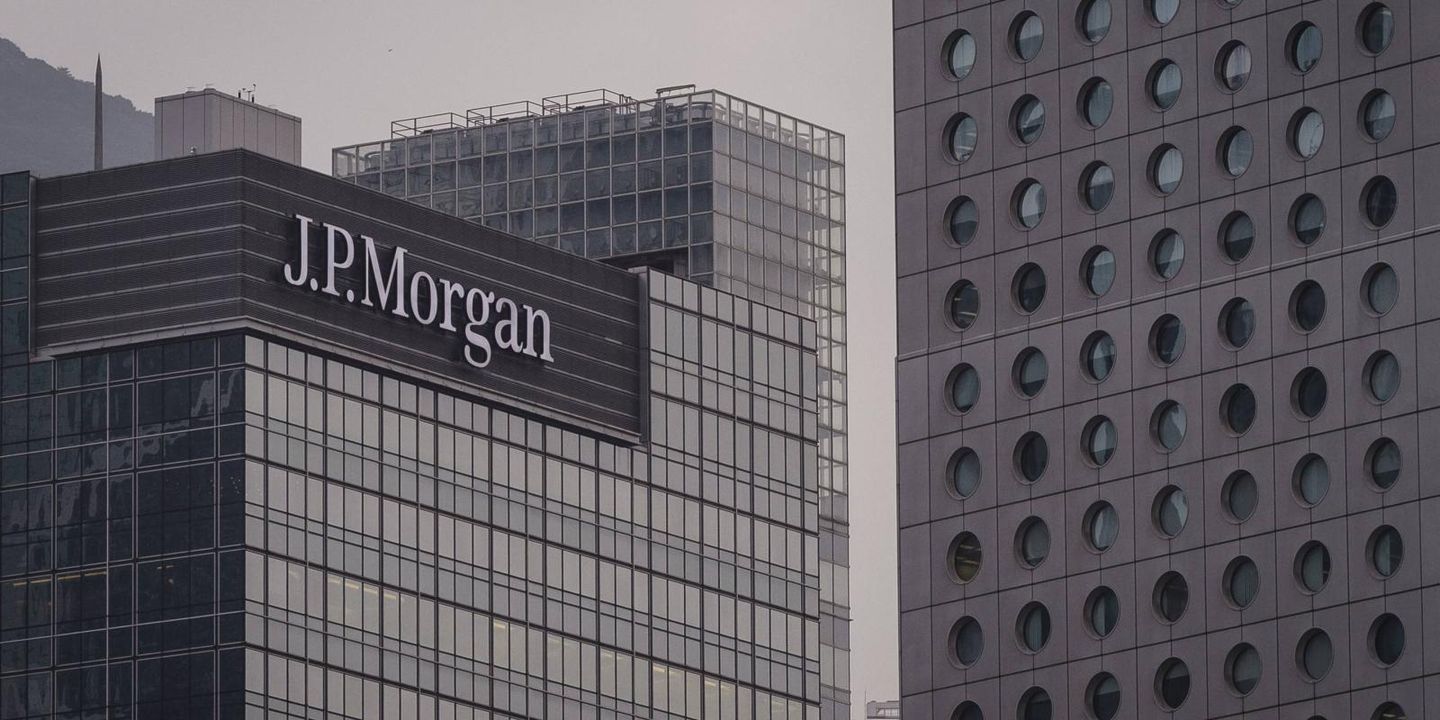 Too Big to Fail? Overcoming Size Disadvantages – Jpmorgan Chase