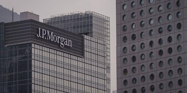 Too Big to Fail? Overcoming Size Disadvantages – Jpmorgan Chase